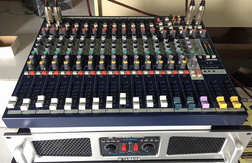 Mixer Soundcraft EFX12