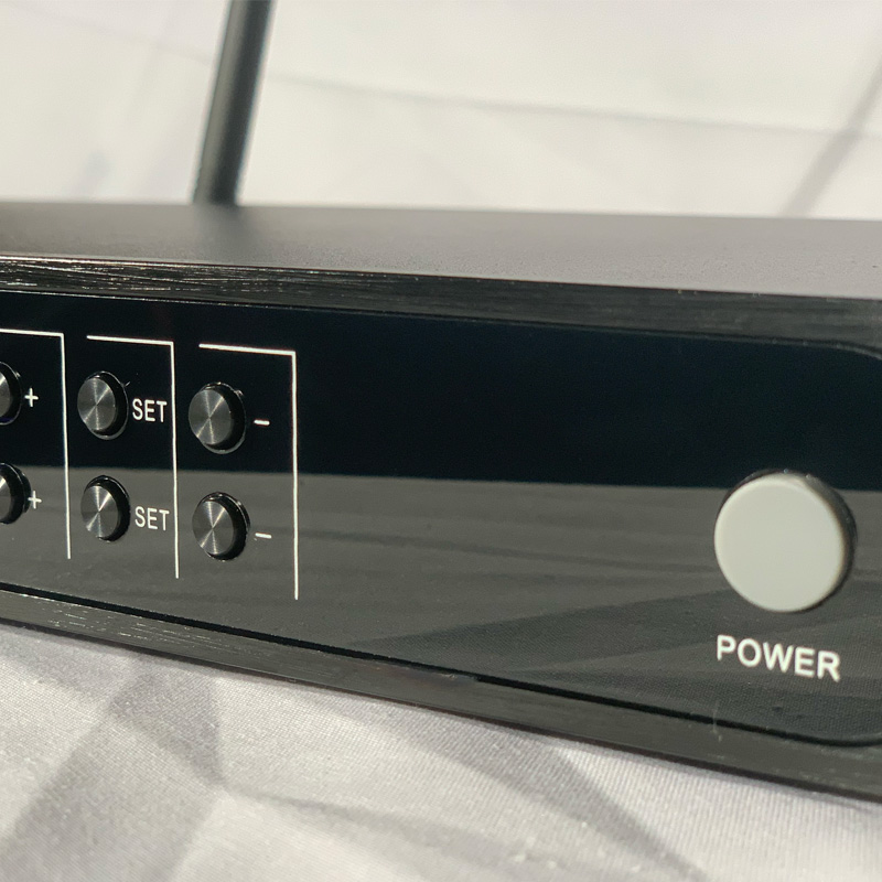 Micro Không dây C-PSound U-X3 nút nguồn