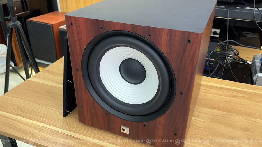 Loa Sub điện JBL Stage A100P Màu Gỗ Mặt Trước Ảnh Thật
